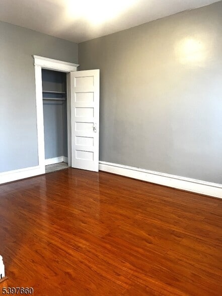 Besroom - 48 Dayton St