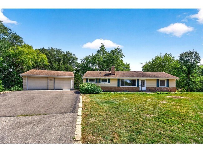 Building Photo - 6015 Aspen Rd