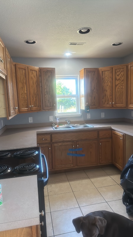 Building Photo - 2590 Kansas Rd