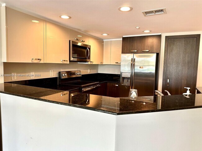 Building Photo - 201 Golden Isles Dr