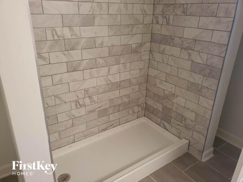 Building Photo - 4207 Edinburgh Dr