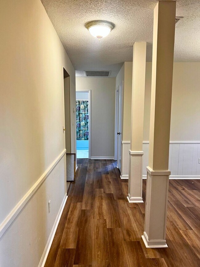 Building Photo - Charming 3-Bedroom Home on 2 Acres – Lands...