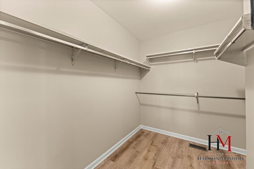 Building Photo - 9241 Windsor Pkwy