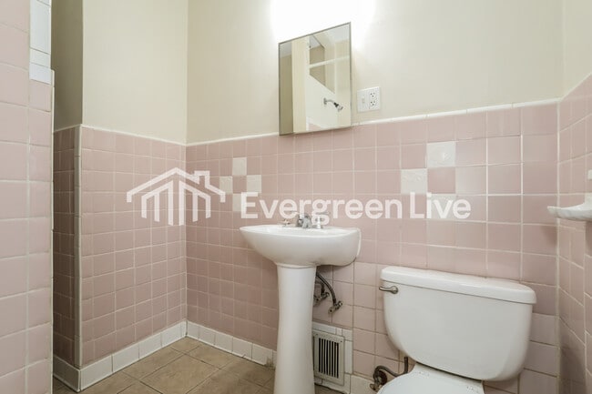 Building Photo - 3334 Dartmouth Dr