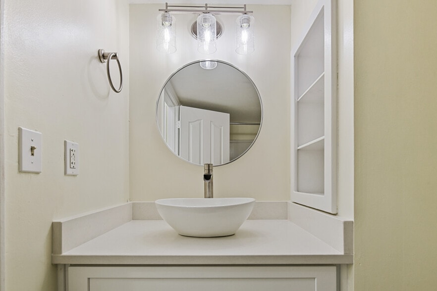 Bathroom - 2870 Pharr Court South NW