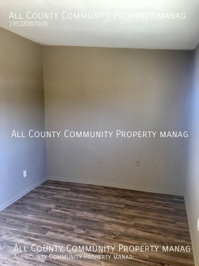 Building Photo - 6082 Daisy-