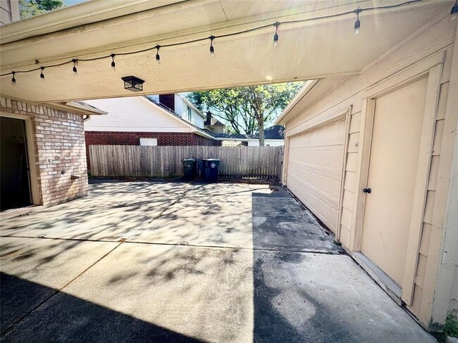 Building Photo - 119 Shadow Wood Dr