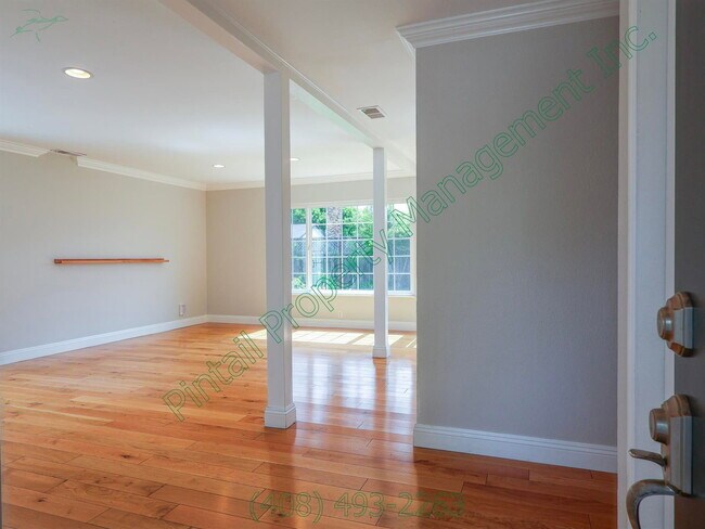 Building Photo - 5950 Cabral Ave