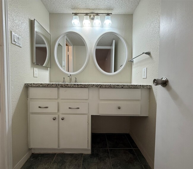 Building Photo - 1515 Sandy Springs Rd