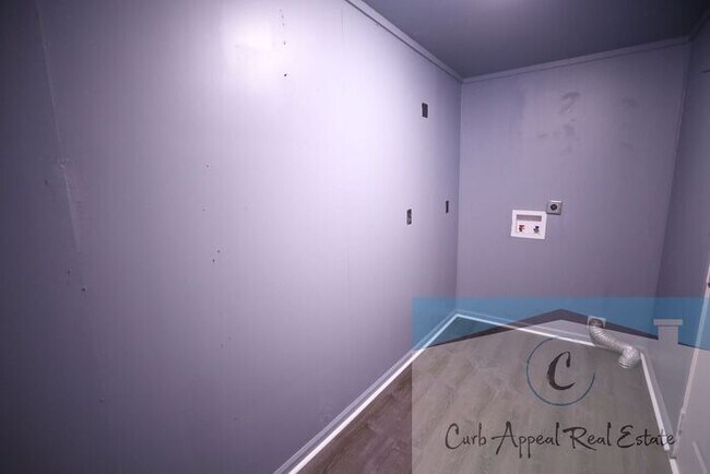 Building Photo - Recently renovated 3 bed, 1 bath house - includes workshop (electricity & bath), storage shed & f...