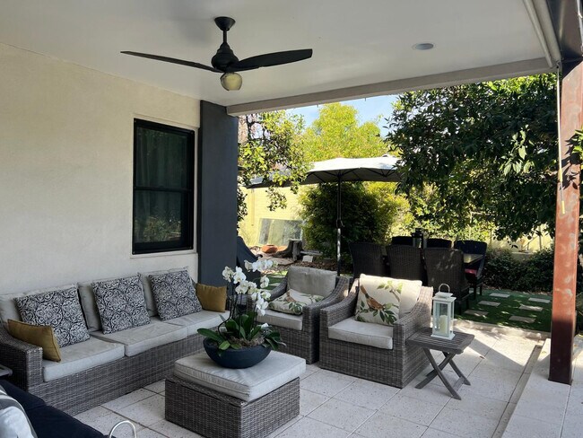 Building Photo - 3230 E Colter St