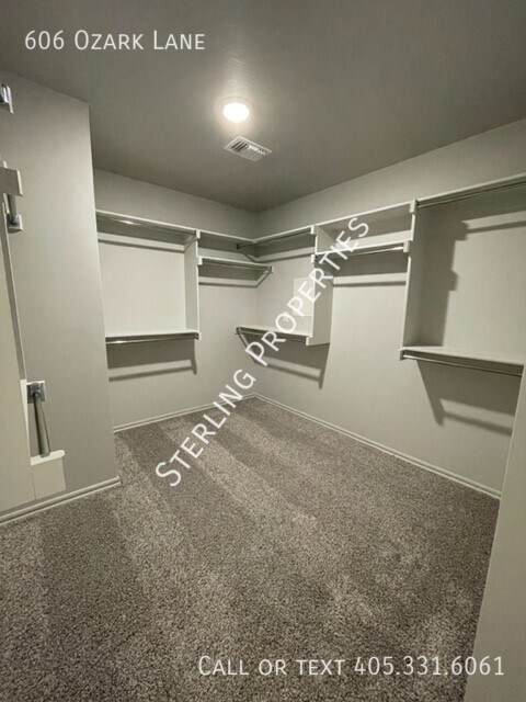 Building Photo - 606 Ozark Ln