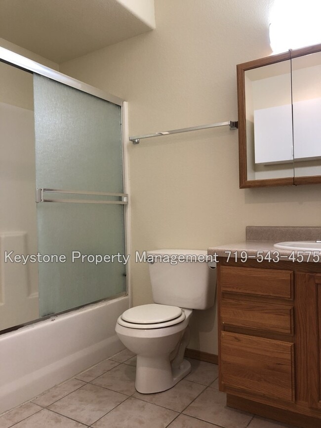 Building Photo - 377 - 379 W. Buttercup Way