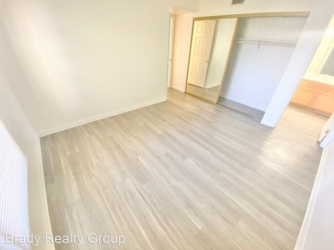 Building Photo - 2 br, 2 bath House - 2978 Juniper Hills #201