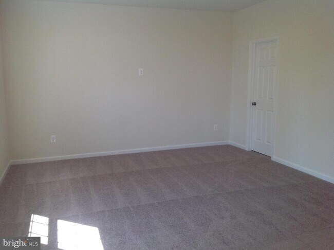 Building Photo - 204 Upper Brook Terrace