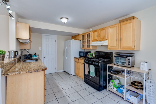Building Photo - 7913 Central Park Cir