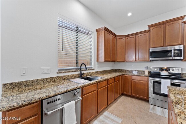 Building Photo - 3557 S Halsted Ct