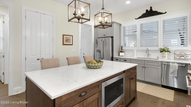 Building Photo - Enviable 4 bedroom and 3.5 bath home with 3 car garage available in North Commons