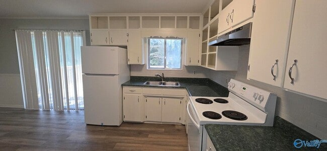 Building Photo - 3526 Cindy St NW