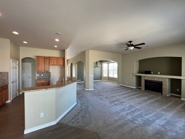 Building Photo - Pine Creek 5bd Home on Corner Lot 6 month ...