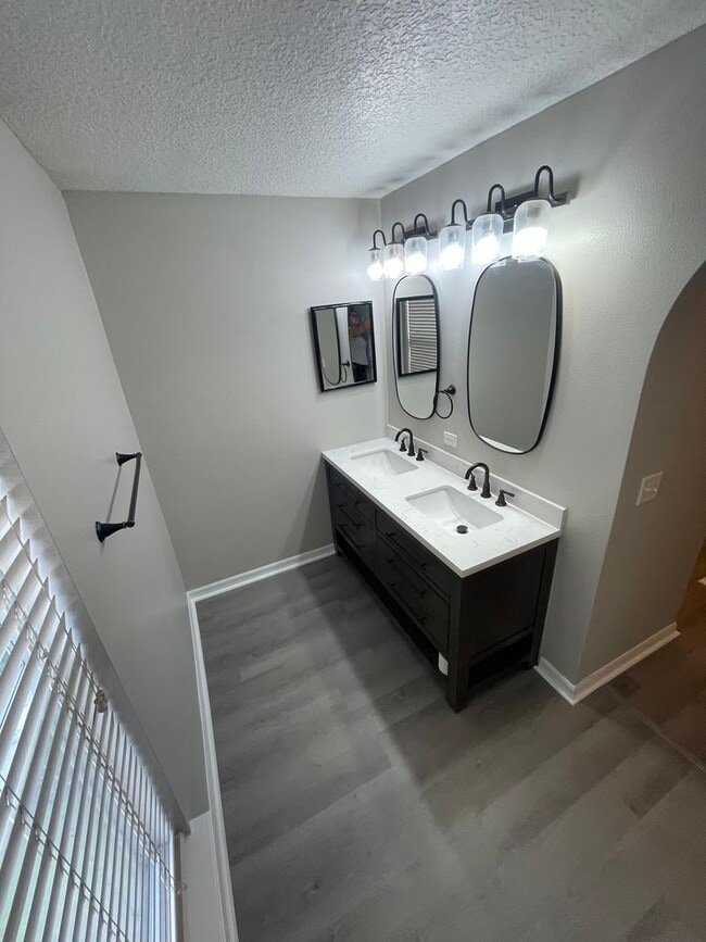 Building Photo - 421 Brooklet Cir