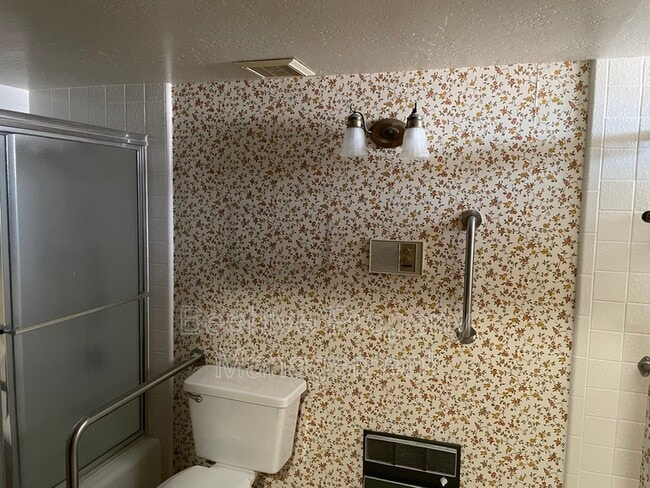 Building Photo - 1420 N Center St