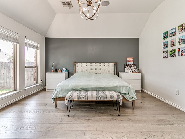 Building Photo - Stunning Home + North Rose Lake + Deer Creek Schools + 4 Bedrooms