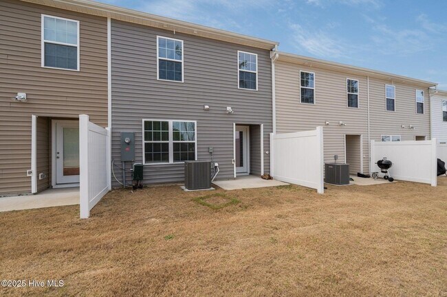 Building Photo - 2309 Gracie Ln