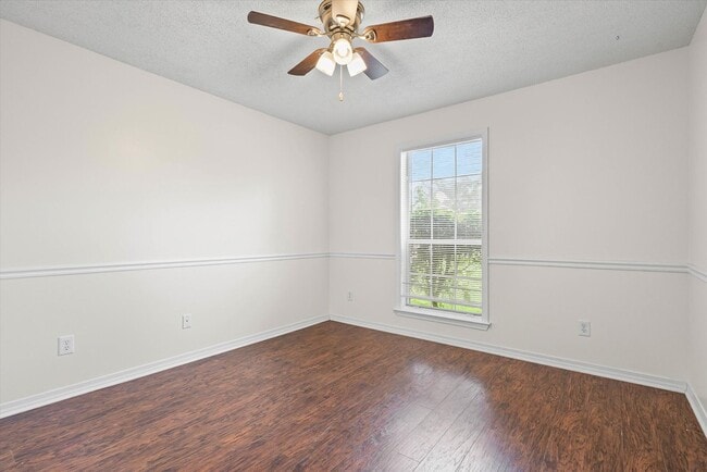Building Photo - Four Bedroom in West Mobile