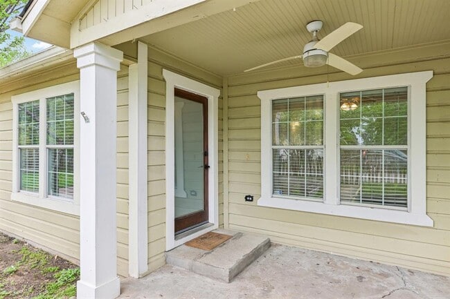 Building Photo - 903 Chote Ave