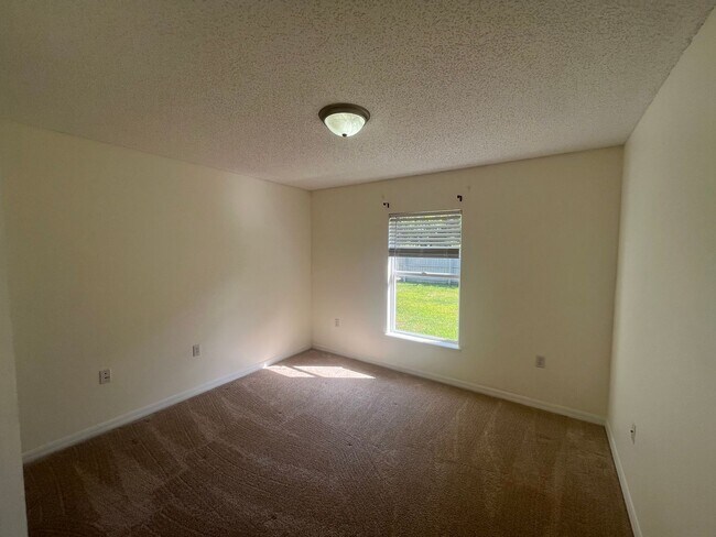 Building Photo - Beautiful Home with Spacious backyard