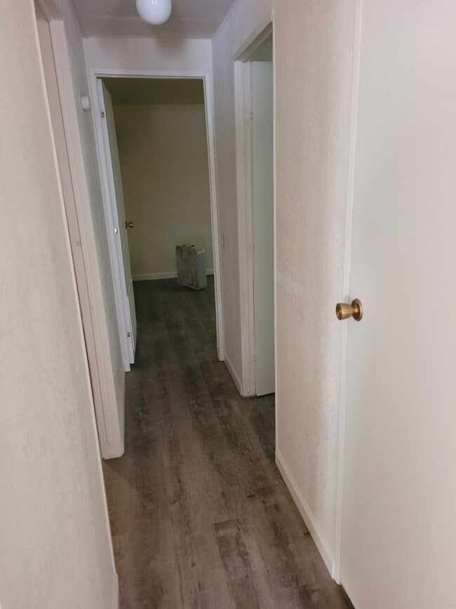Building Photo - 2 bedroom 1` bath