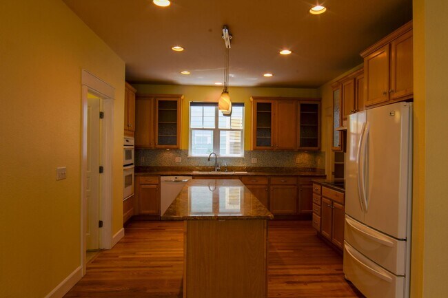 Building Photo - Prime Central Park 5bed/4ba