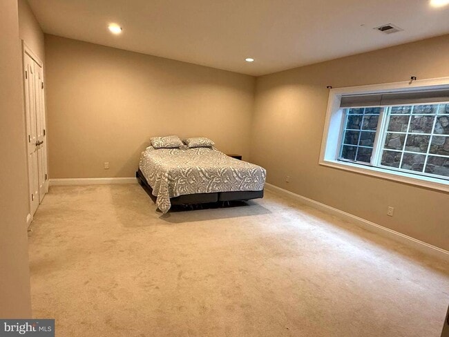 Building Photo - 2964 Wilson Ave