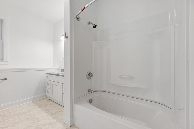 Building Photo - 92 Hamilton St