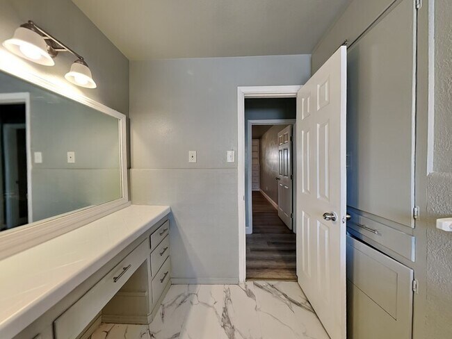 Building Photo - 836 Misty Glen Ln