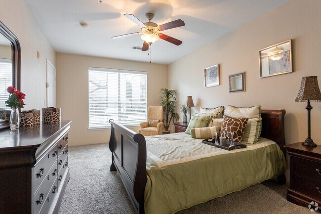 Building Photo - Spacious & Stylish 2 Bed — 1 Month Free!