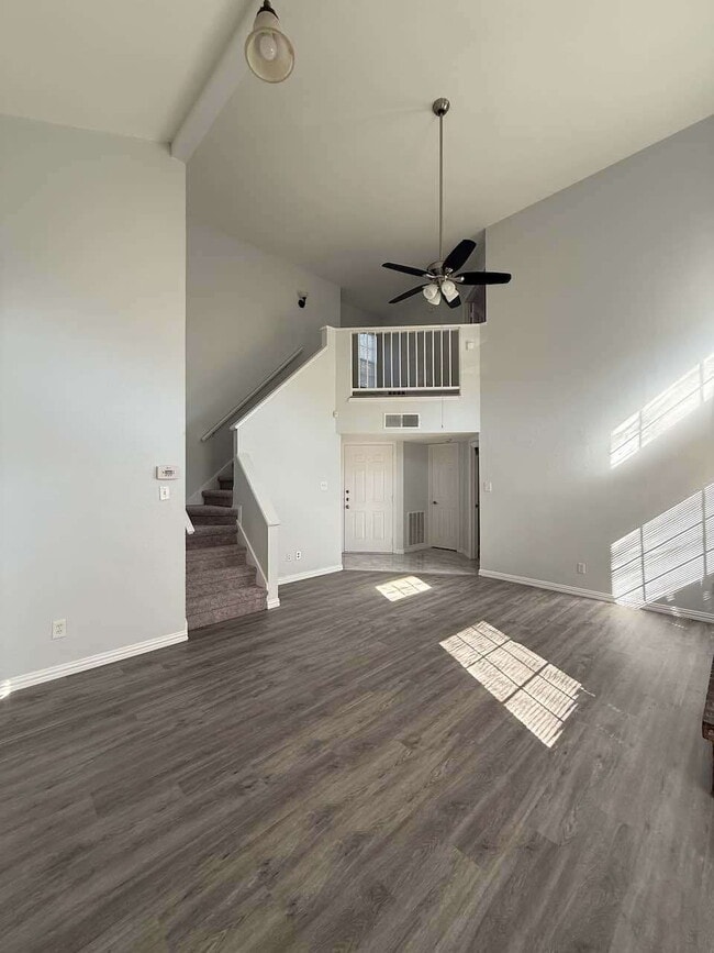 Building Photo - Come see this cute 2B House in a great location