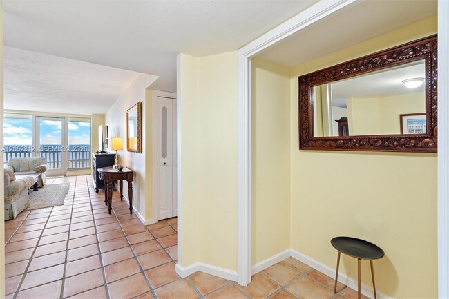Building Photo - 2200 S Ocean Ln