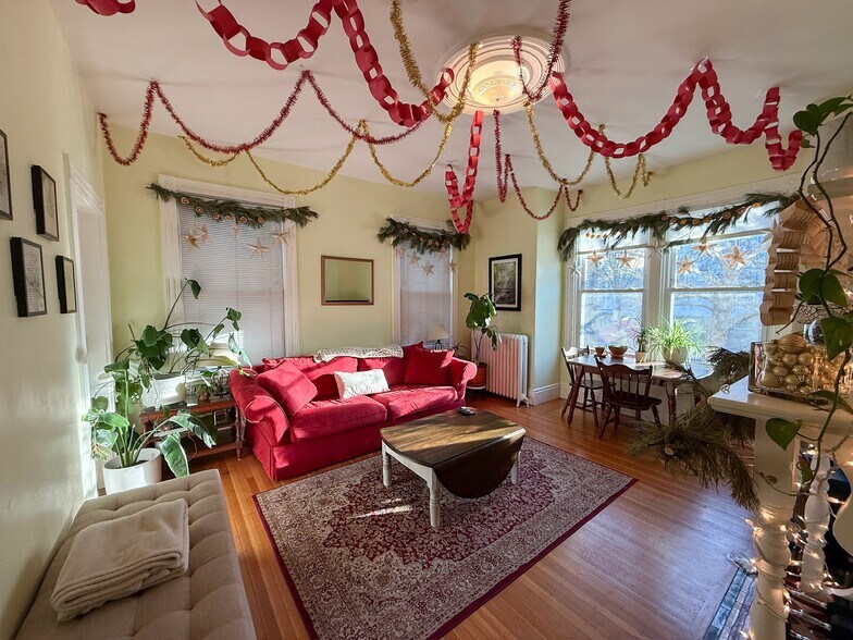 Building Photo - 283 Summer St