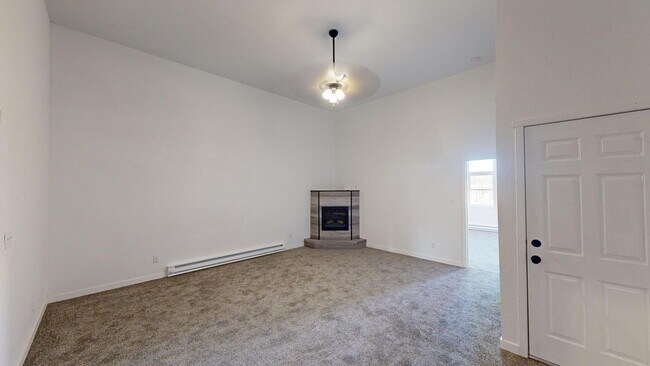 Building Photo - 105-107 W Oak St