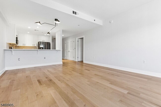 Building Photo - 48 S Park St