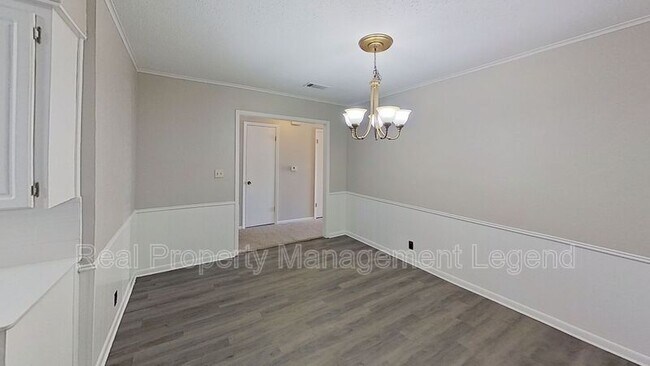 Building Photo - 821 W Woodard St