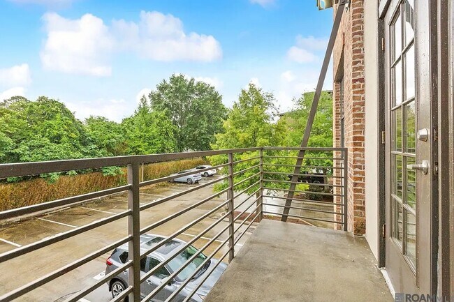 Building Photo - 333 E Boyd Dr