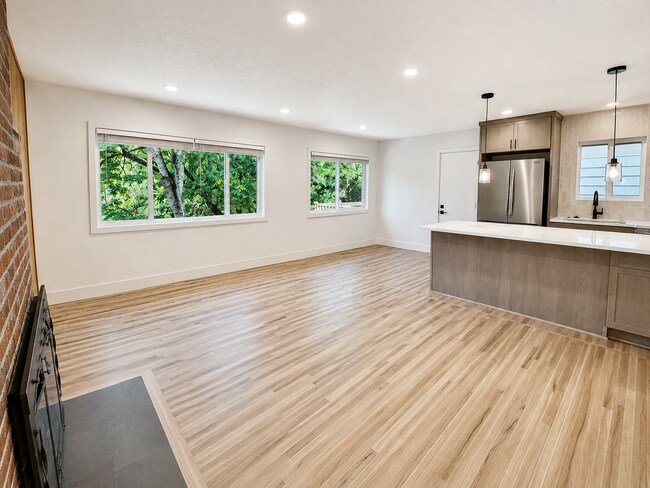 Building Photo - 7407 SW 36th Ave
