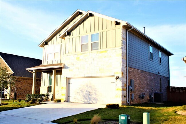 Building Photo - 113 Peruvian Ln