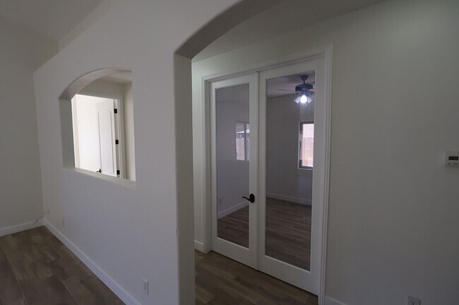 Building Photo - Remodeled 4 Bed 2 Bath Home.