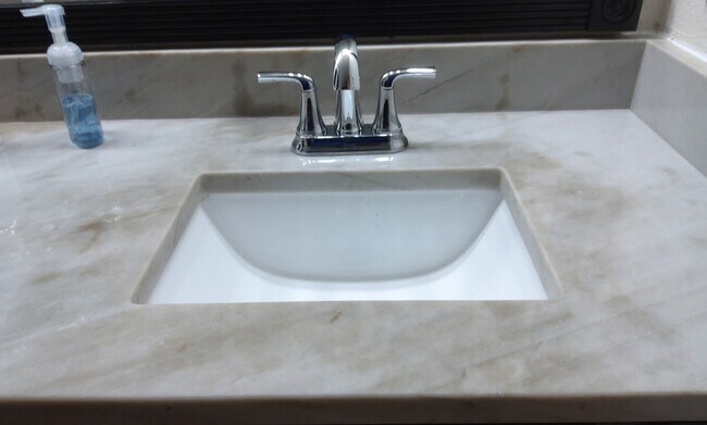 Building Photo - 19538 Hollowlog Dr