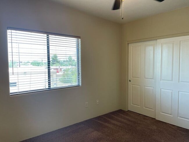 Building Photo - Popular 2BR/2.5BA 2 Story Townhome conveniently located close to PCC, U of A!