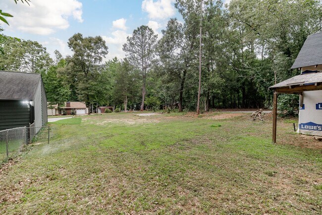 Building Photo - Newly Renovated East Side Home!